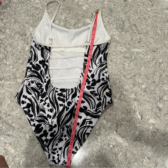 NWOT Women’s Hurley One Piece Swimsuit - Picture 9 of 14